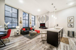 Heart of DT on Playhouse Square with Heated Pool- 210